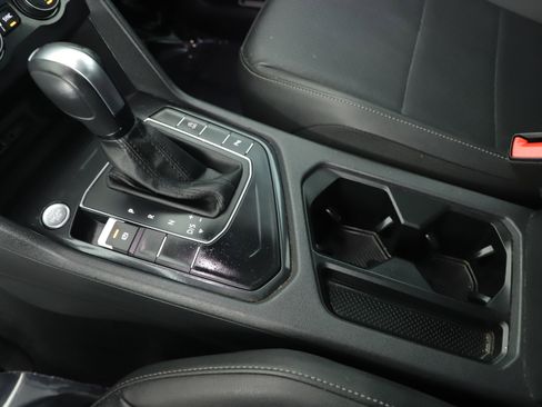 Used 2020 Volkswagen Tiguan SE R-Line image 17