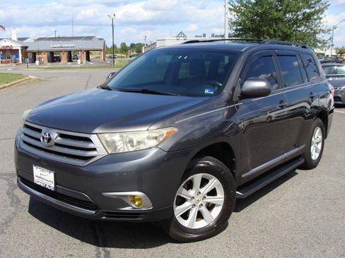 Used 2013 Toyota Highlander SE AWD/4WD image 3