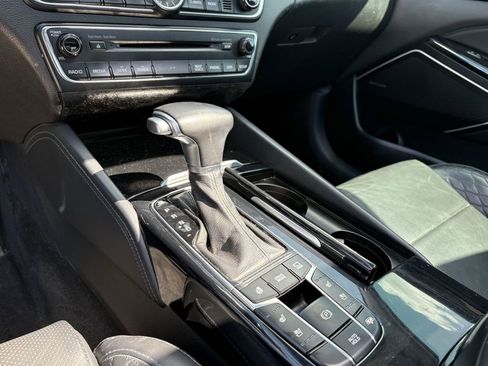 Used 2018 Kia Cadenza Limited FWD image 22