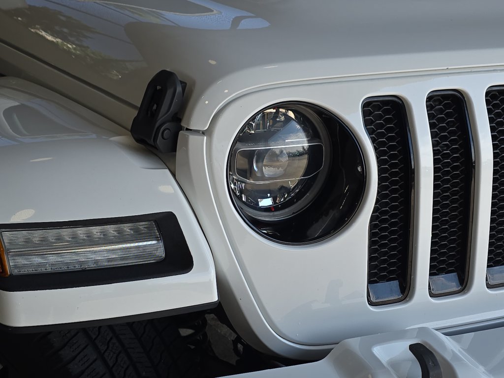 Used 2021 Jeep Wrangler Unlimited Sahara AWD/4WD image 32