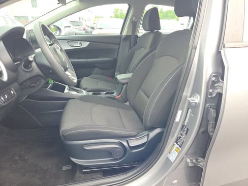 Used 2024 Kia Forte LXS w/ LXS Technology Package FWD image 9