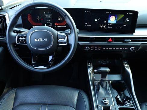 Used 2024 Kia Sorento S image 15