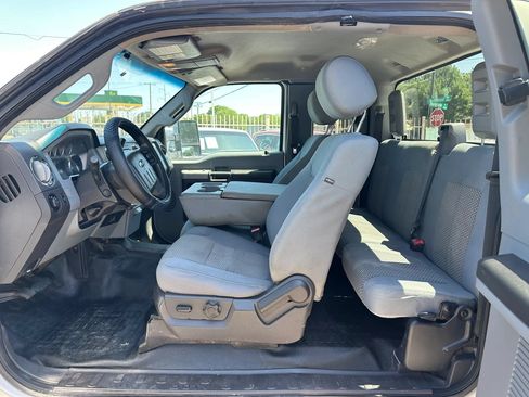 Used 2015 Ford F250 XLT w/ XLT Premium Package AWD/4WD image 4