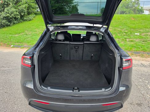 Used 2024 Tesla Model Y 2WD image 10