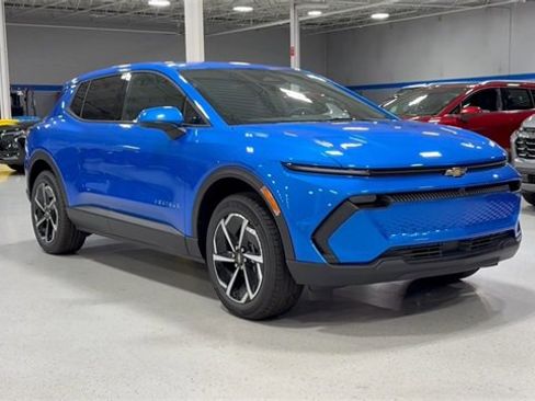 New 2026 Chevrolet Equinox EV LT image 2