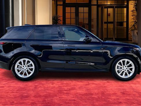 Used 2025 Land Rover Range Rover Sport image 13