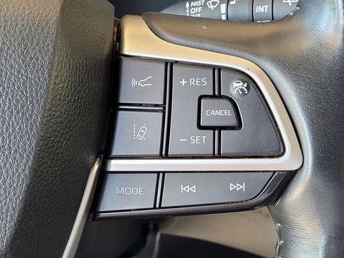 Used 2023 Toyota Highlander Limited AWD/4WD image 30