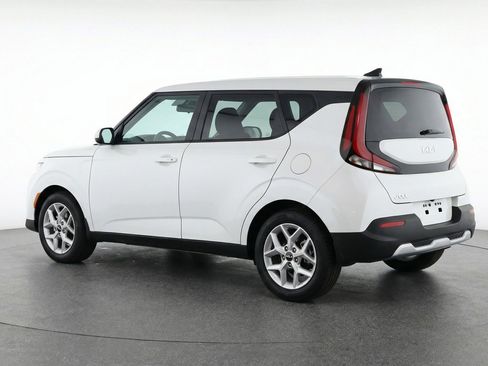 Used 2025 Kia Soul LX w/ LX Technology Package image 6