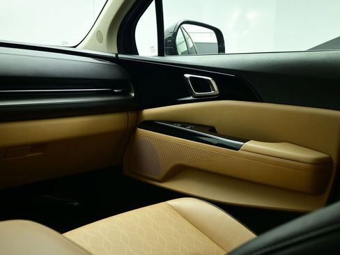 Certified 2022 Kia Carnival EX image 46