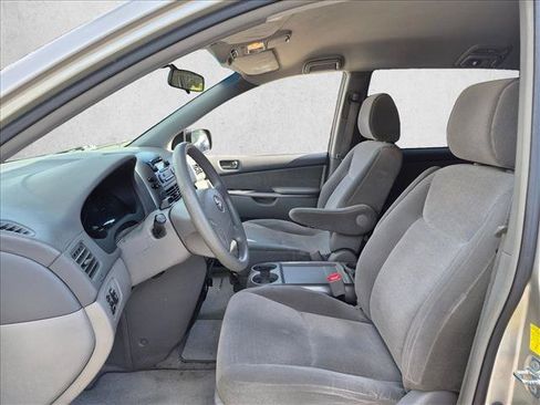 Used 2010 Toyota Sienna LE FWD image 11