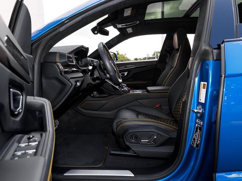 Used 2022 Lamborghini Urus image 24