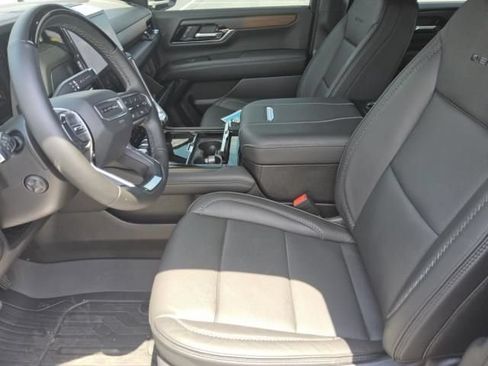 Used 2025 GMC Yukon Denali w/ Denali Reserve Package AWD/4WD image 3