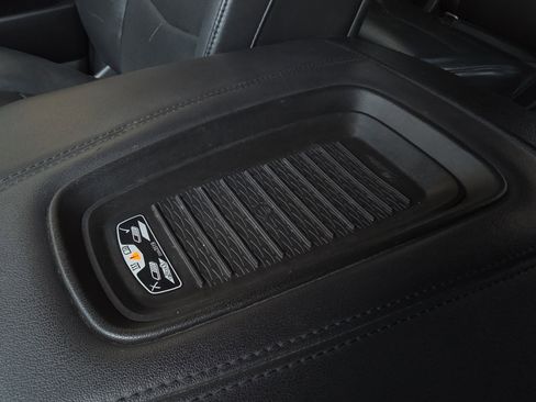 Used 2018 Cadillac Escalade Luxury image 30