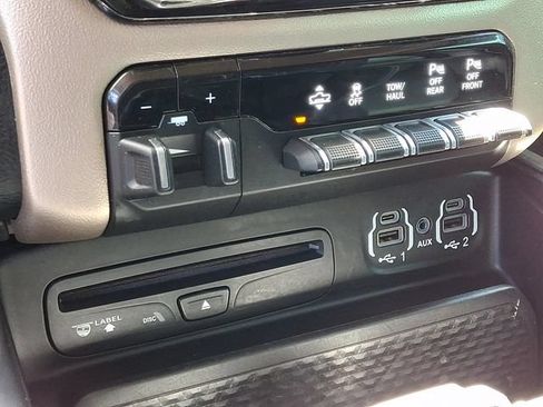 Used 2019 RAM 1500 Laramie AWD/4WD image 25
