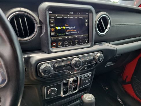 Used 2023 Jeep Wrangler Unlimited Sahara w/ Cold Weather Group AWD/4WD image 16