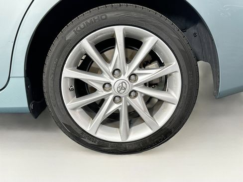 Used 2014 Toyota Prius V Five image 11