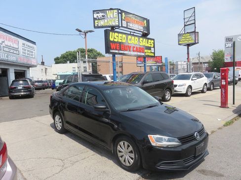 Used 2011 Volkswagen Jetta S FWD image 3