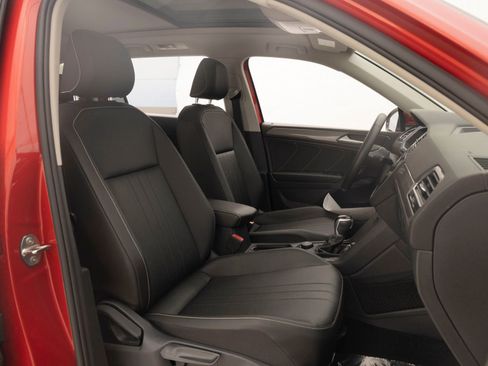 Used 2022 Volkswagen Tiguan SE w/ Panoramic Sunroof Package AWD/4WD image 26