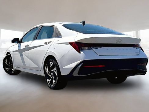 Used 2024 Hyundai Elantra Limited FWD image 4