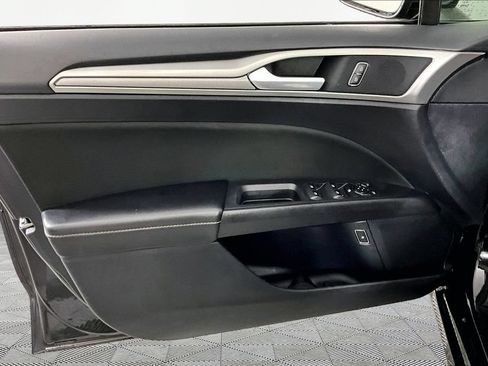 Used 2020 Ford Fusion SE FWD image 17