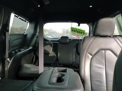 Used 2019 Chrysler Pacifica Touring-L image 24
