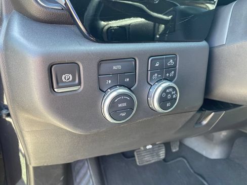 Used 2025 GMC Sierra 1500 SLT AWD/4WD image 29