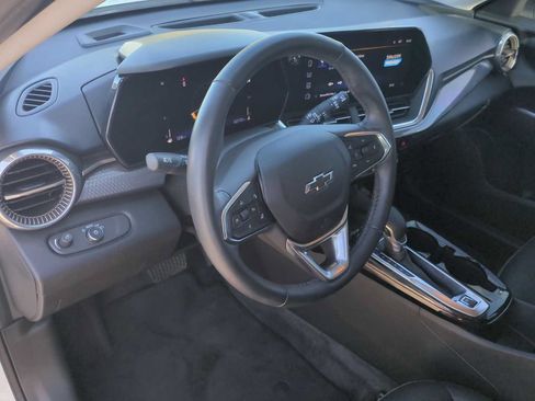 Used 2024 Chevrolet Trax ACTIV w/ Sunroof Package FWD image 10