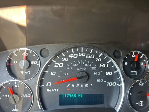 Used 2017 Chevrolet Express 2500 RWD image 15