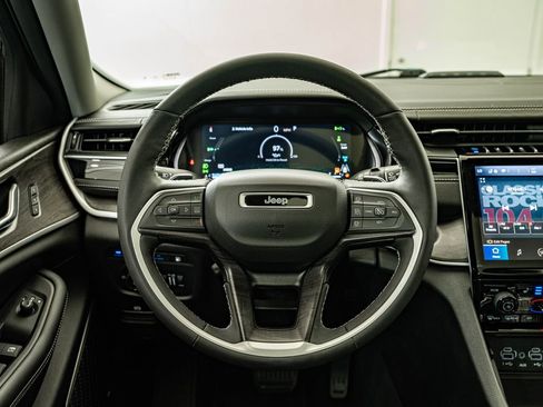 Used 2022 Jeep Grand Cherokee Limited 4xe w/ Luxury Tech Group II AWD/4WD image 24