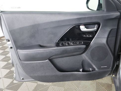 Used 2018 Kia Niro Touring image 25