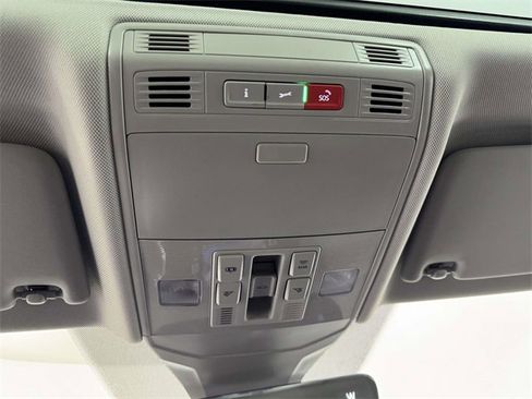 Used 2024 Volkswagen Jetta SEL image 25