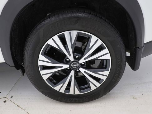 Used 2023 Nissan Rogue SV w/ SV Premium B Package image 10