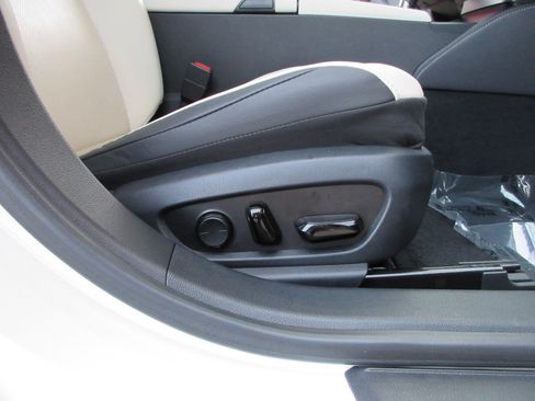 Used 2025 Lexus ES 300h w/ Premium Package image 25