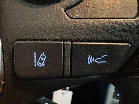 Certified 2018 Toyota Corolla LE FWD image 9