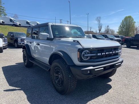 New 2026 Ford Bronco Outer Banks w/ Sasquatch Package AWD/4WD image 2