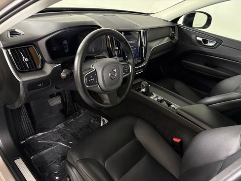 Used 2025 Volvo XC60 B5 Core AWD/4WD image 16