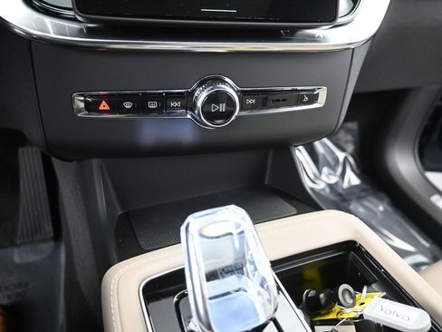 New 2026 Volvo XC90 B6 Plus w/ Protection Package Premier AWD/4WD image 24