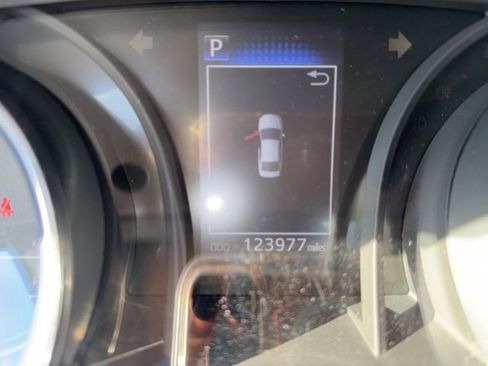 Used 2018 Toyota Camry SE FWD image 12