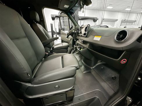 New 2025 Mercedes-Benz Sprinter 2500 image 25