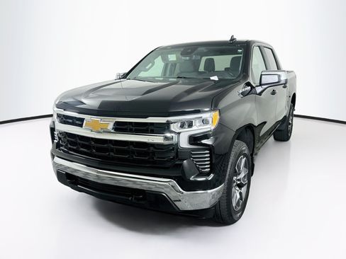 Used 2024 Chevrolet Silverado 1500 LT AWD/4WD image 3