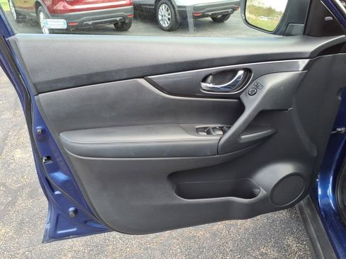 Used 2019 Nissan Rogue SV AWD/4WD image 15