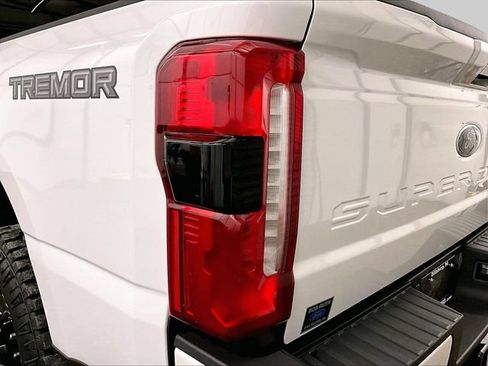 Used 2024 Ford F250 Lariat w/ Lariat Ultimate Package AWD/4WD image 28