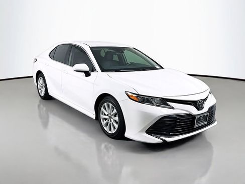 Used 2020 Toyota Camry LE FWD image 3