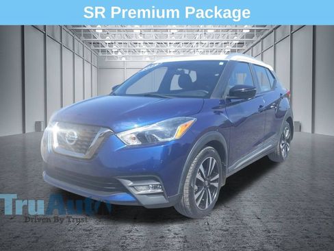 Used 2019 Nissan Kicks SR w/ SR Premium Package FWD image 3