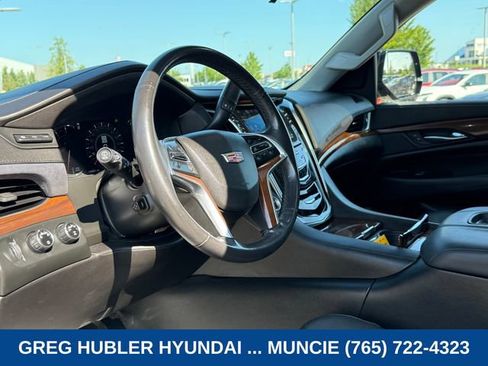 Used 2019 Cadillac Escalade Luxury AWD/4WD image 20