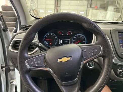 Used 2020 Chevrolet Equinox LS w/ LS Convenience Package FWD image 10