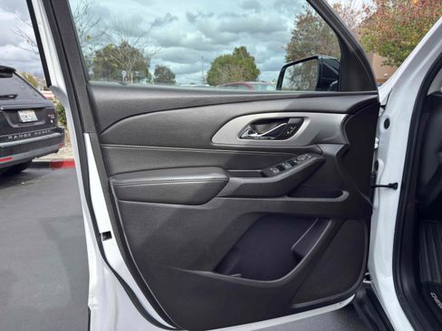 Used 2020 Chevrolet Traverse LS image 22