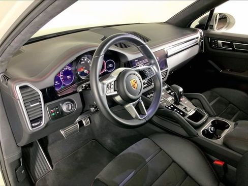 Certified 2022 Porsche Cayenne GTS AWD/4WD image 4