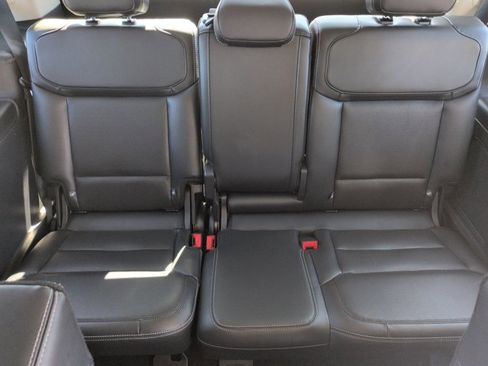 Certified 2025 Ford Expedition Platinum image 20