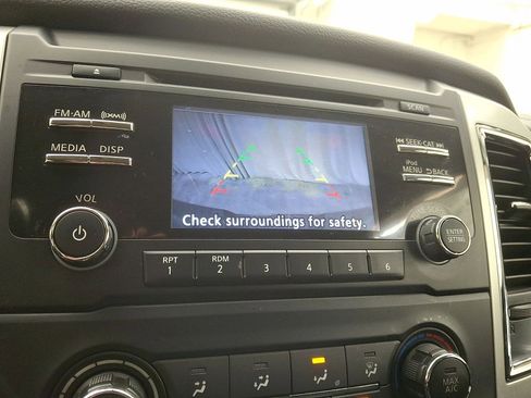 Used 2018 Nissan Titan SV image 15